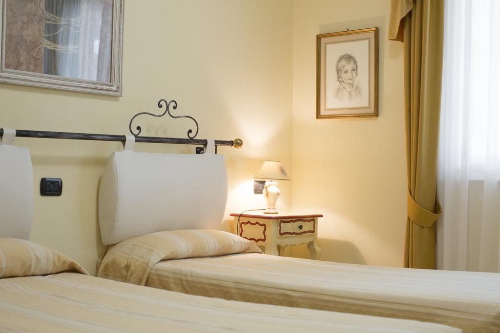 Relais Du Lac デセンツァーノ・デル・ガルダ エクステリア 写真