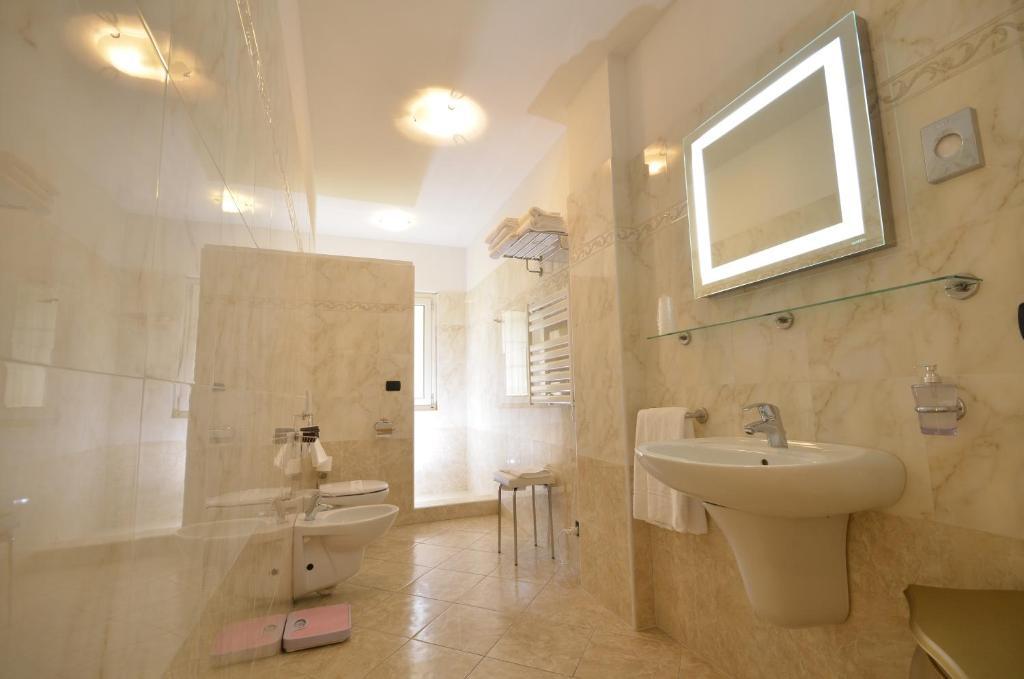 Relais Du Lac デセンツァーノ・デル・ガルダ 部屋 写真