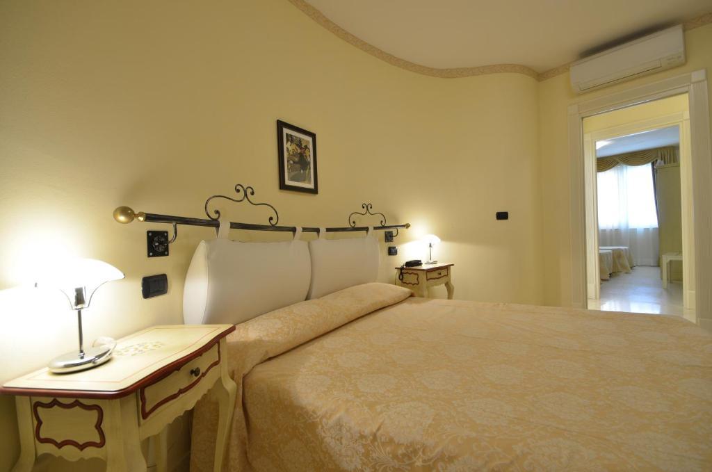 Relais Du Lac デセンツァーノ・デル・ガルダ 部屋 写真