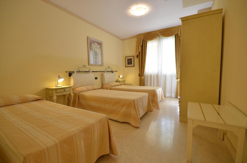 Relais Du Lac デセンツァーノ・デル・ガルダ 部屋 写真