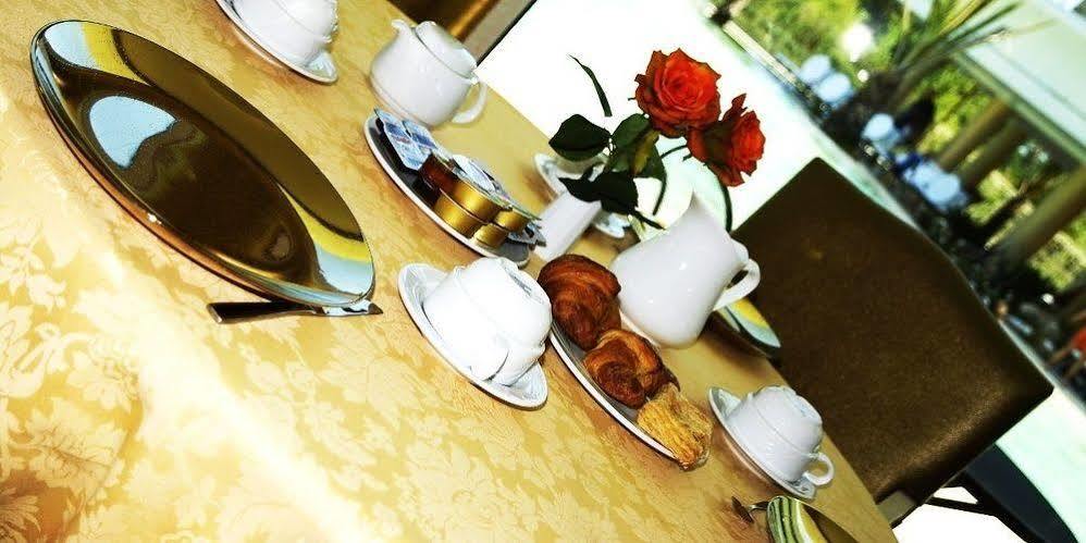 Relais Du Lac デセンツァーノ・デル・ガルダ エクステリア 写真